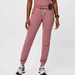 Figs Zamora Jogger Scrub Pants in mauve